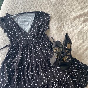 Black Dress daisy print ! Size 0-2 xs baby doll dress-a summer dress !!sales